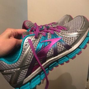 Brooks GTS 17 Women’s Running sneakers